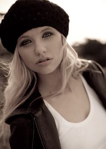 Kassandra Clementi
as Christina Carter