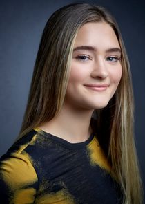 Lizzy Greene
as Sophie Dixon
