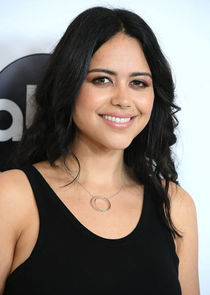Alyssa Diaz
as Gloria Cruz