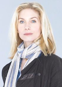 Elizabeth Mitchell
as Erica Evans