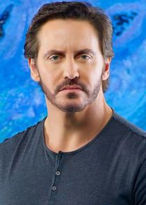 Charles Mesure
as Kyle Hobbes