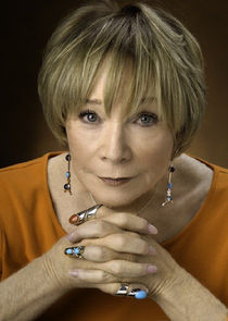 Shirley MacLaine
as Amelia Thomas