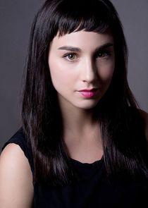 Molly Ephraim
as Wendy Wallach