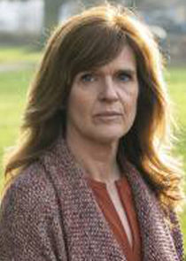 Siobhan Finneran
as Elaine O'Callaghan