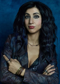 Dana DeLorenzo
as Kelly Maxwell