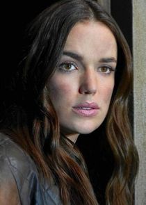 Elizabeth Henstridge
as Jemma Simmons