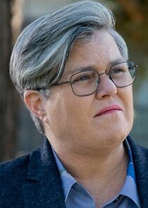 Rosie O'Donnell
as Detective Sunday