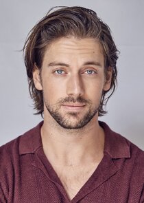 Lincoln Younes
as Ollie Talis