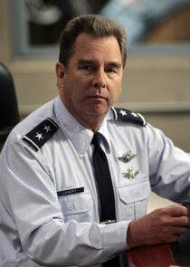 Beau Bridges
as Major General Hank Landry
