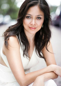 Ma-Anne Dionisio
as Helen