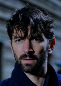 Michiel Huisman
as Olivier Meyer