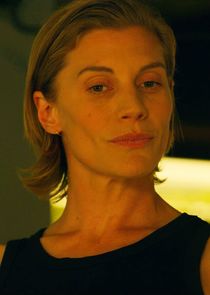 Katee Sackhoff
as Niko Breckinridge