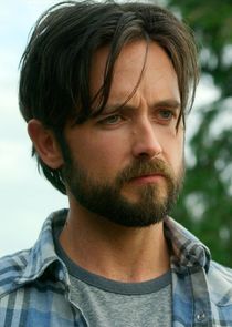 Justin Chatwin
as Erik Wallace