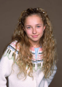 Hayden Panettiere
as Maddie Harrington