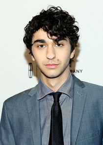 Alex Wolff
as Leonard Cohen