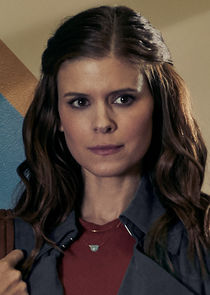 Kate Mara
as Claire Wilson