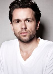Julian Ovenden
as Tom Pain