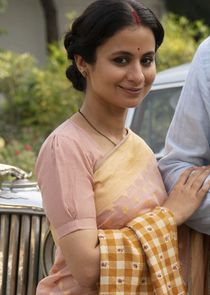 Rasika Dugal
as Savita Kapoor