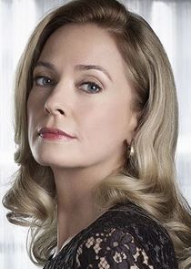 Susanna Thompson
as Moira Queen
