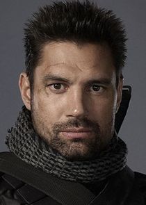 Manu Bennett
as Slade Wilson