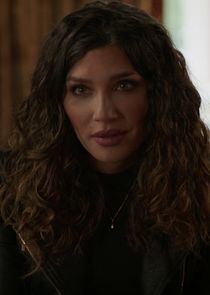 Juliana Harkavy
as Sergeant Dinah Drake (Earth Two)