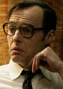 Paul Hilton
as David Holmes