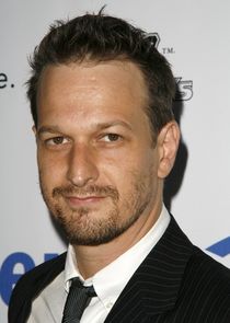 Josh Charles
as Dr. Martin Best