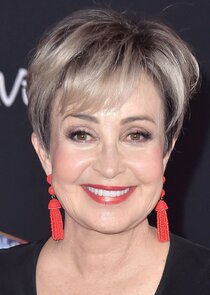 Annie Potts
as Aunt Joan