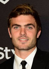 Alex Roe
as Pat Garrett