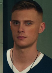 Max Parker
as Sergeant Robert 