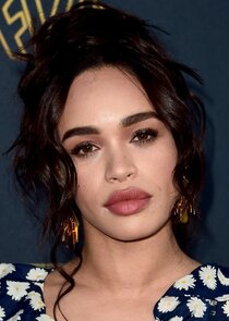 Cleopatra Coleman
as Estelle