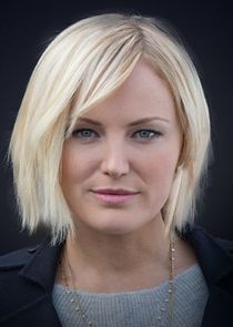 Malin Akerman
as Lara Axelrod