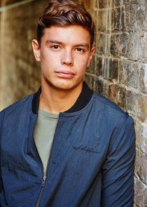 Carlos Sanson
as Santiago 