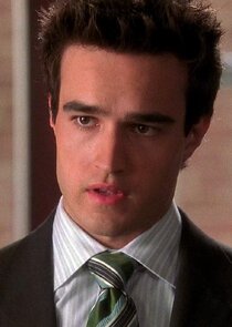 Justin Mentell
as Garrett Wells