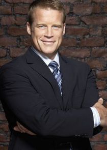 Mark Valley
as Brad Chase
