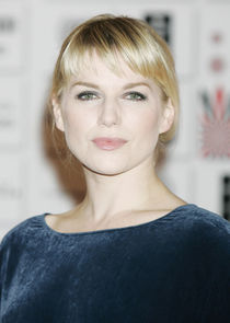 Eva Birthistle
as Ursula Flynn