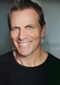 Alex Carter
as David Hanley