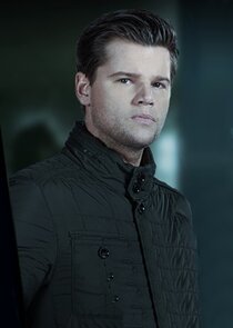 Steven Grayhm
as Liam Cullen