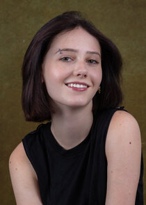 Scarlett Rayner
as Alice