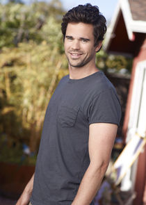 David Walton
as Pete Riggins
