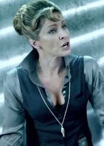 Jessica Steen
as Eva Braden