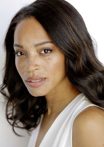 Shinelle Azoroh
as Jenna Carson