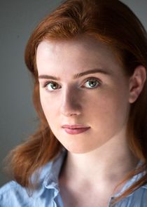 Hannah Onslow
as Emily Dunn