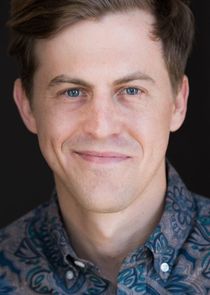 Alex Moffat
as Evan Shook