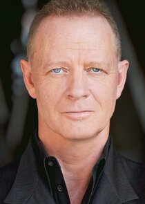 Aidan Devine
as Lt. Dan Barron