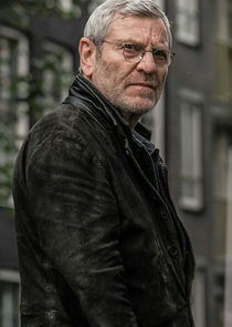 Tchéky Karyo
as Julien Baptiste