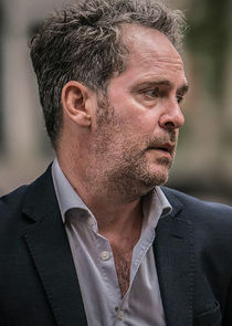 Tom Hollander
as Edward Stratton