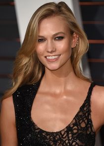 Karlie Kloss
as Correspondent