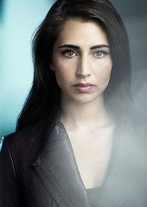 Dilan Gwyn
as Willa Frost