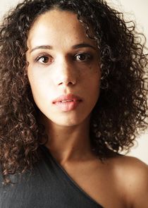 Vinette Robinson
as Carly